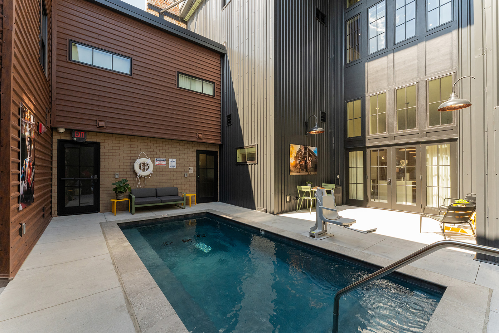 MISSLOU-302_Main-Pool